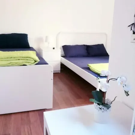 Hostel Theorynomad Al *